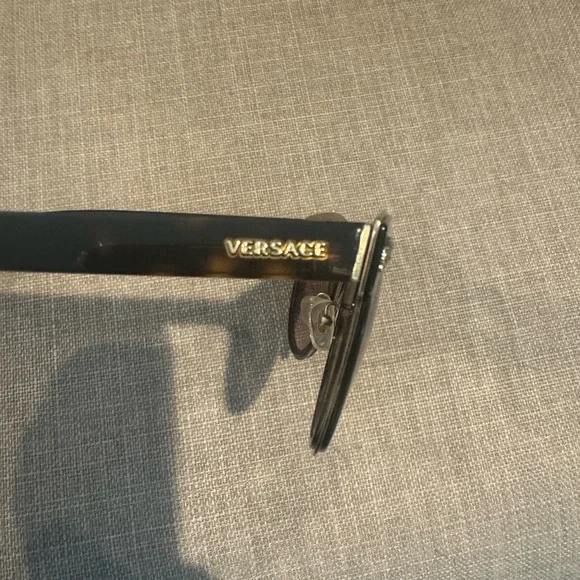 Versace Sunglasses Model 2198 See All Pics Left Side Needs To Be Tightened - Picture 10 of 10